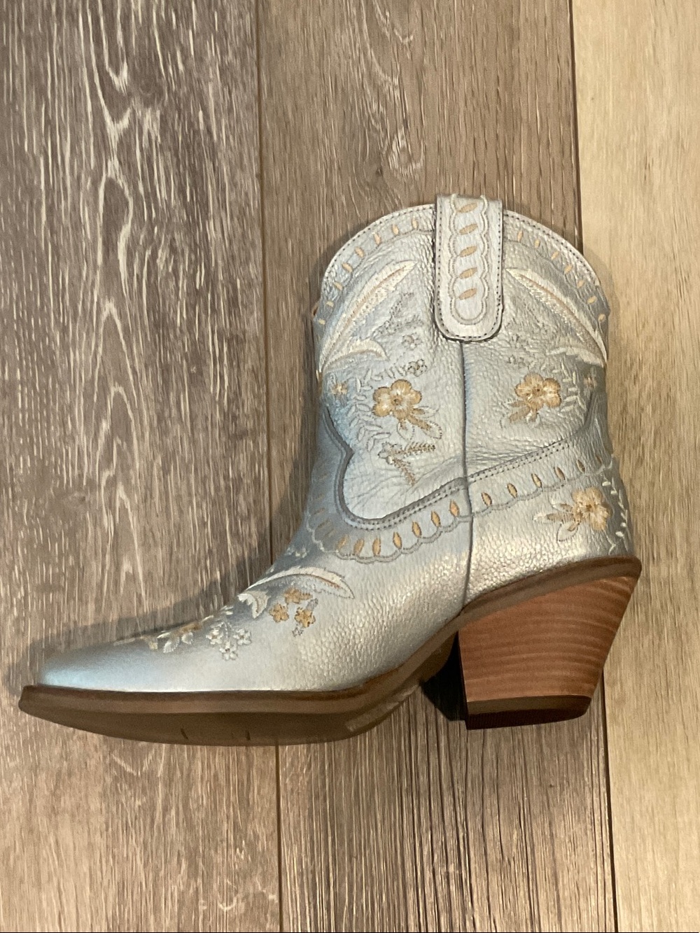 Dingo Women's Silver Gray Floral Embroidered Western Booties (NWOT) - Picture 3 of 8